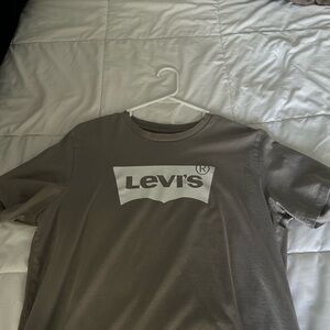 Men’s Levi’s graphic t shirt